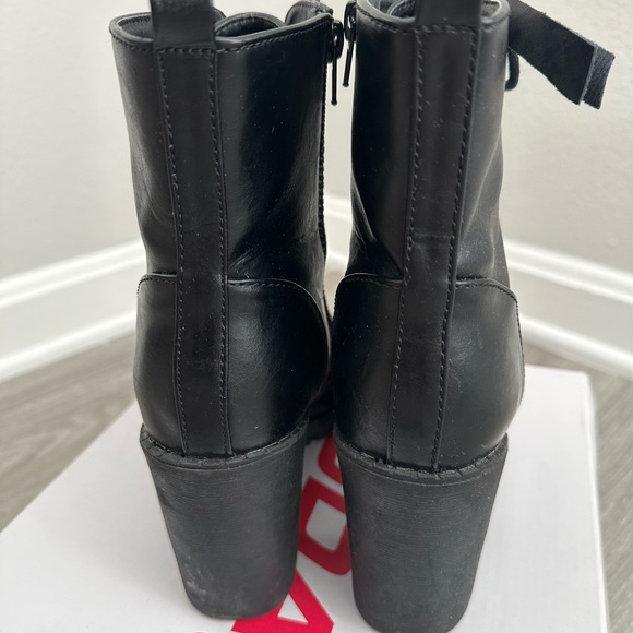 SODA Boots Women's Black Low Faux Leather Chunky Heel Ankle Booties Size 8 - Picture 3 of 5